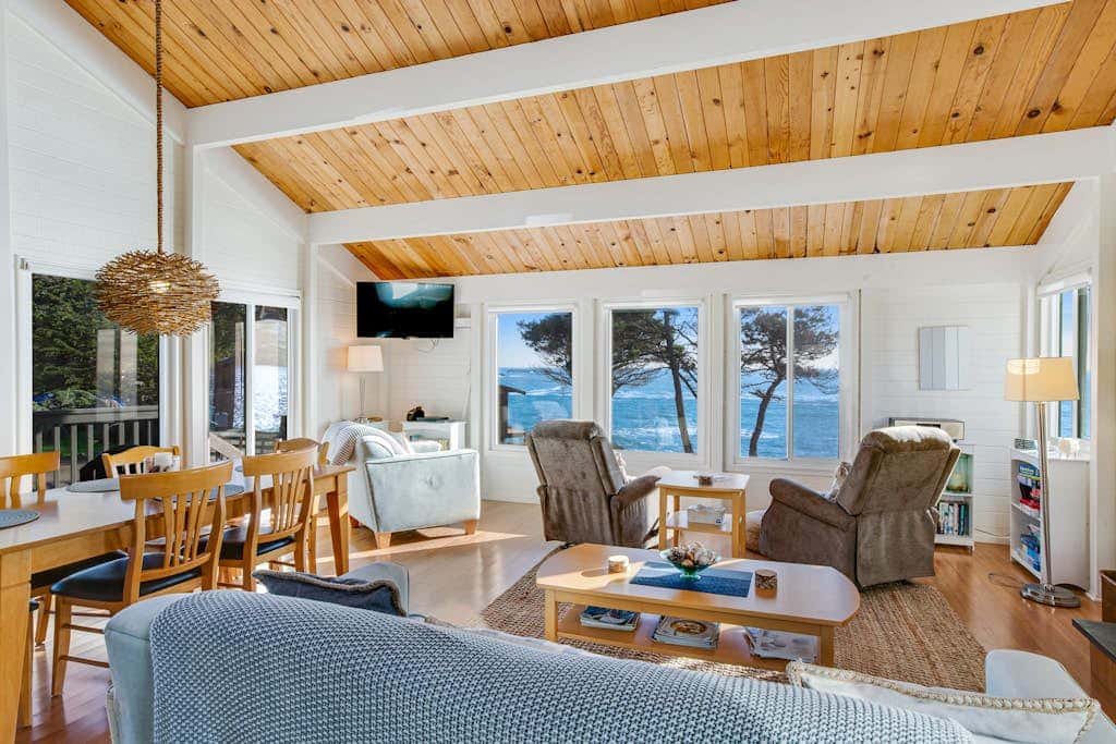 Otter's Rest - Gualala blufftop cottage with fireplace & grill, dogs welcome
