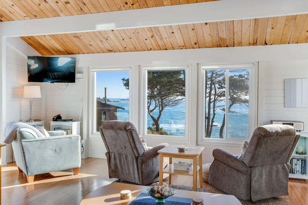 Otter's Rest - Gualala blufftop cottage with fireplace & grill, dogs welcome