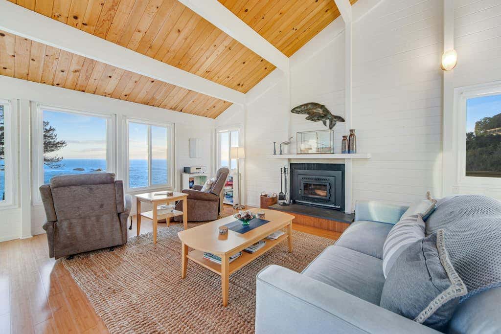 Otter's Rest - Gualala blufftop cottage with fireplace & grill, dogs welcome
