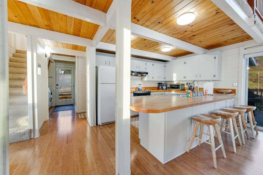 Otter's Rest - Gualala blufftop cottage with fireplace & grill, dogs welcome