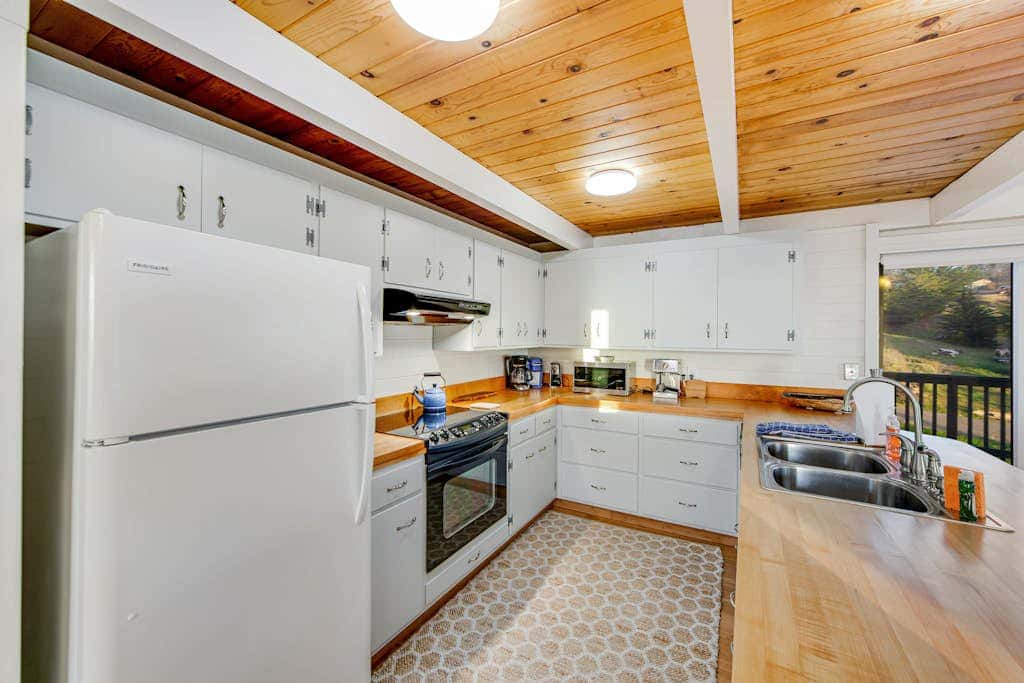 Otter's Rest - Gualala blufftop cottage with fireplace & grill, dogs welcome