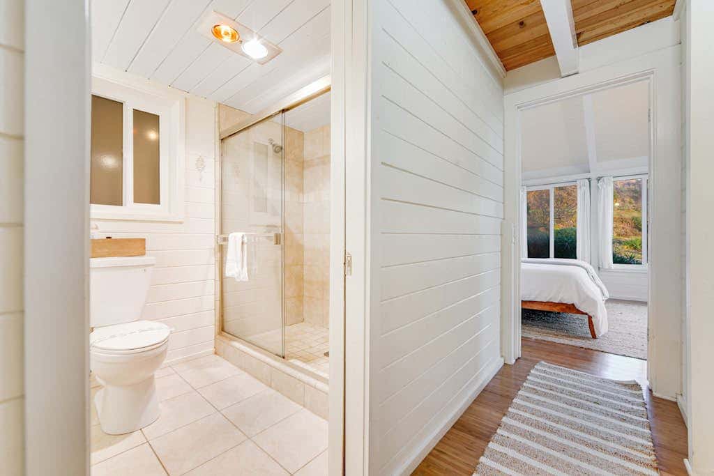 Otter's Rest - Gualala blufftop cottage with fireplace & grill, dogs welcome
