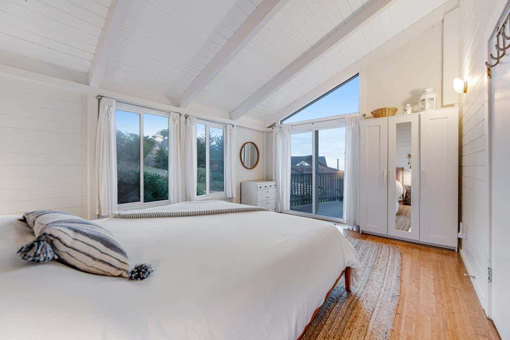Otter's Rest - Gualala blufftop cottage with fireplace & grill, dogs welcome