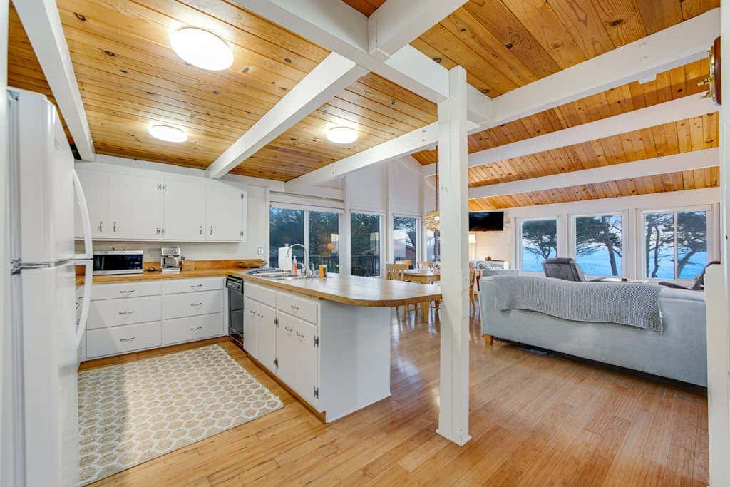 Otter's Rest - Gualala blufftop cottage with fireplace & grill, dogs welcome