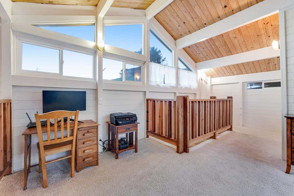 Otter's Rest - Gualala blufftop cottage with fireplace & grill, dogs welcome