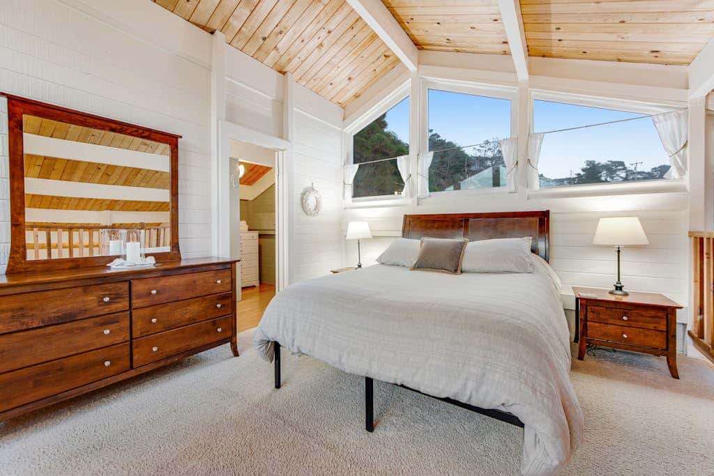 Otter's Rest - Gualala blufftop cottage with fireplace & grill, dogs welcome