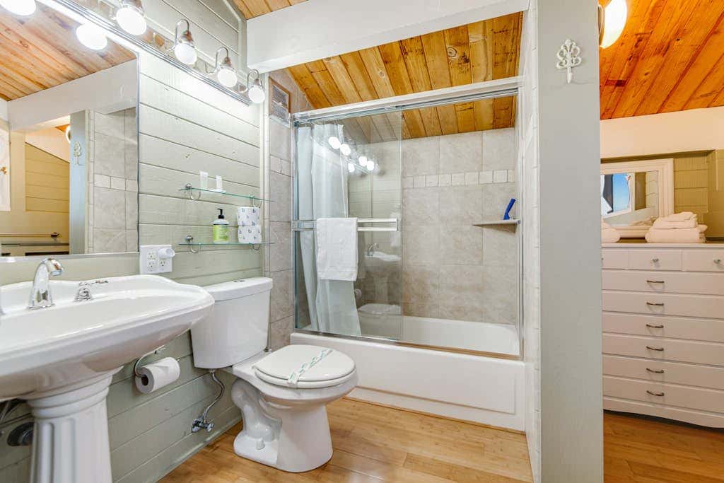Otter's Rest - Gualala blufftop cottage with fireplace & grill, dogs welcome
