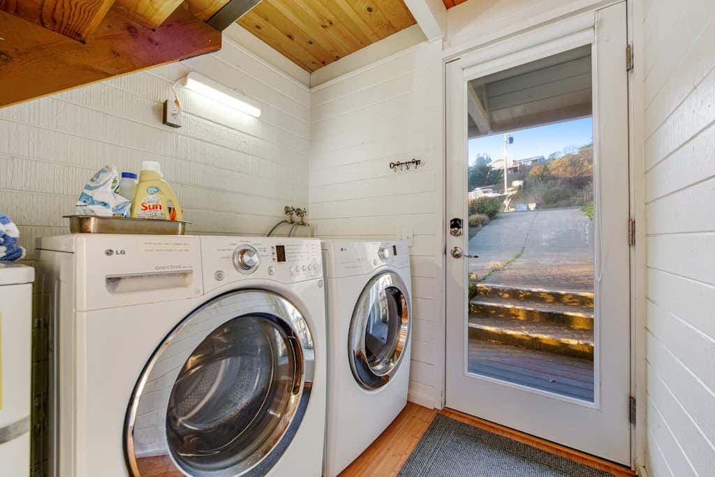 Otter's Rest - Gualala blufftop cottage with fireplace & grill, dogs welcome
