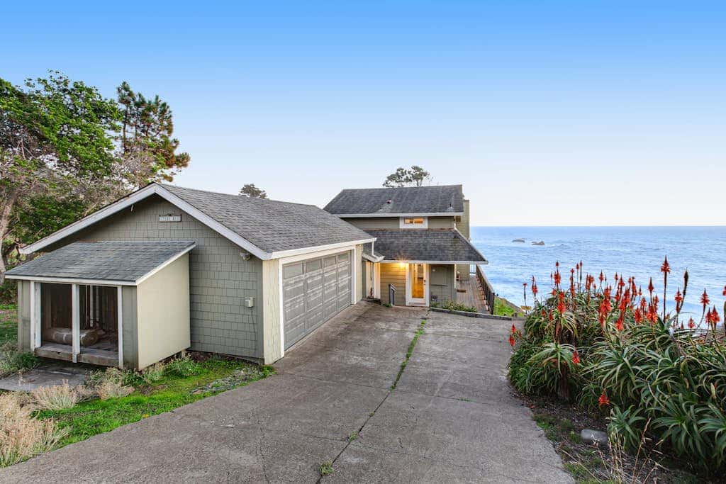 Otter's Rest - Gualala blufftop cottage with fireplace & grill, dogs welcome