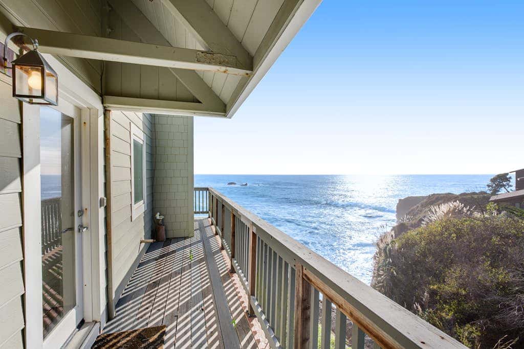 Otter's Rest - Gualala blufftop cottage with fireplace & grill, dogs welcome