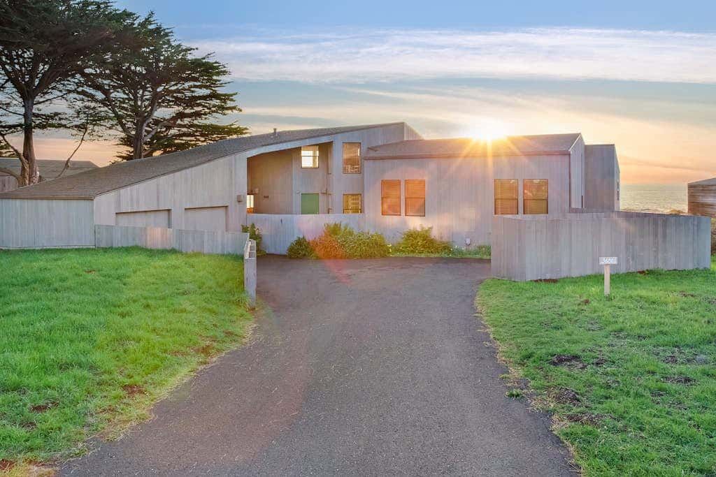 Casa Pelo Mar - Oceanfront retreat with private hot tub steps from Pebble Beach