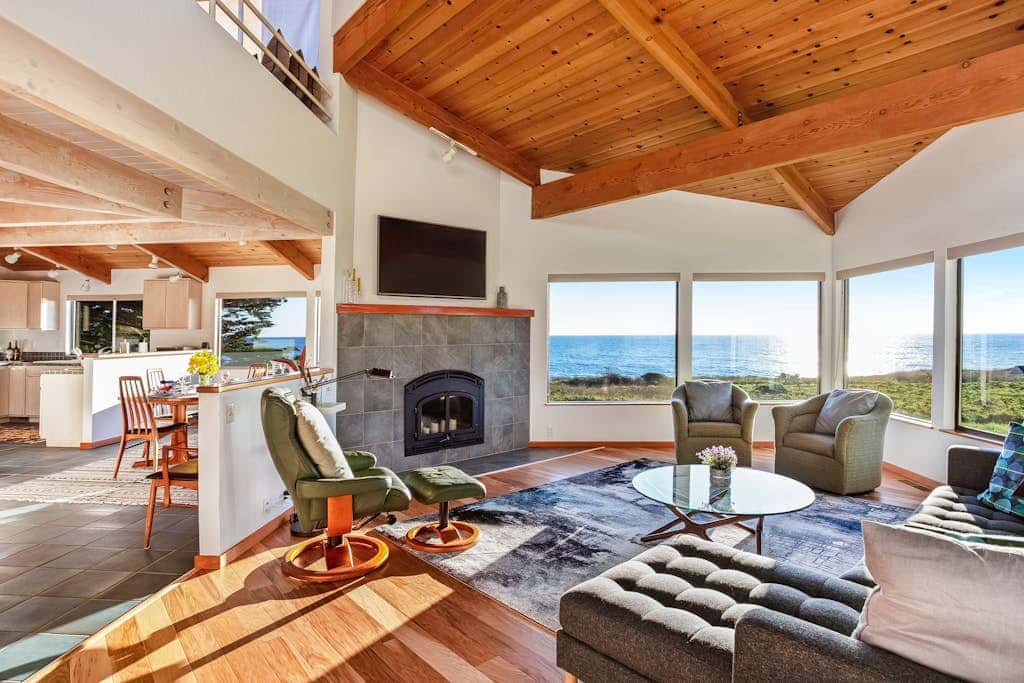 Casa Pelo Mar - Oceanfront retreat with private hot tub steps from Pebble Beach