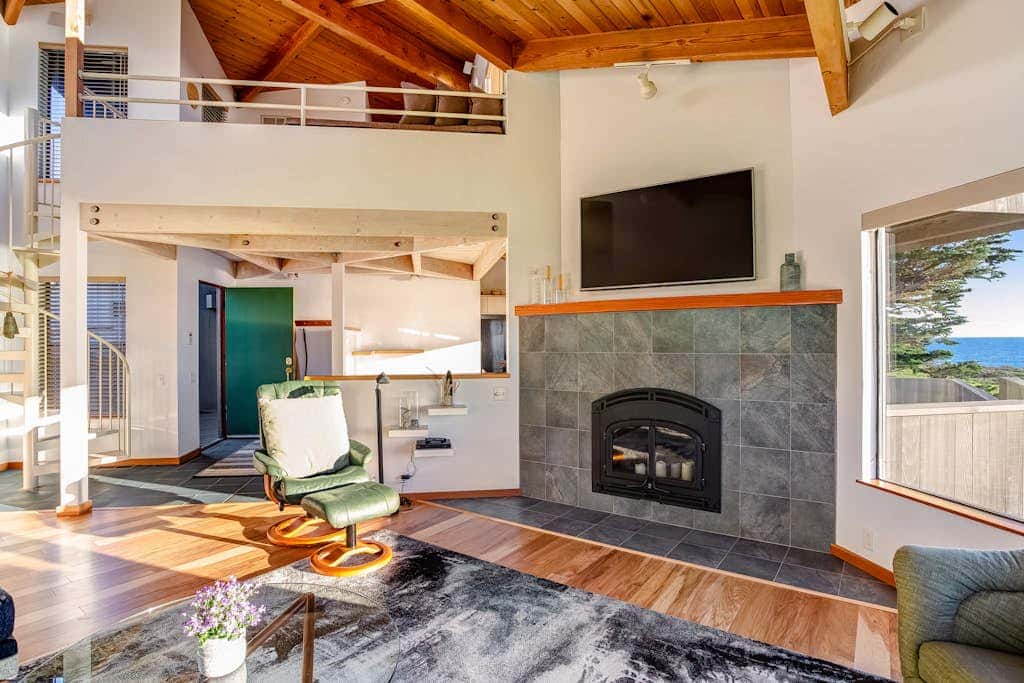 Casa Pelo Mar - Oceanfront retreat with private hot tub steps from Pebble Beach