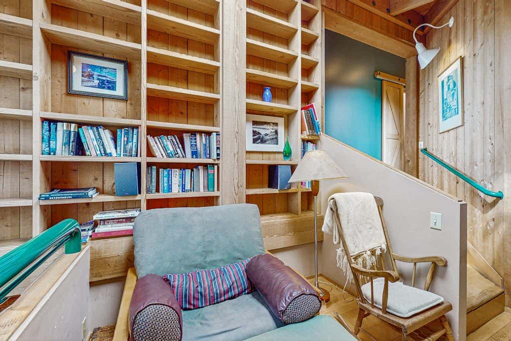 Compass Rose - Oceanfront estate with private hot tub & courtyard, dogs welcome
