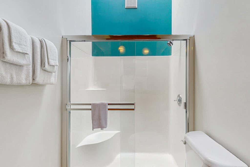 Compass Rose - Oceanfront estate with private hot tub & courtyard, dogs welcome