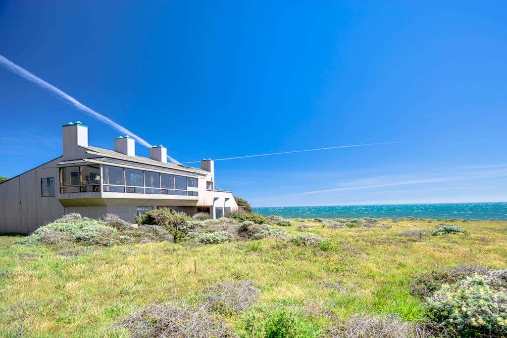 Compass Rose - Oceanfront estate with private hot tub & courtyard, dogs welcome