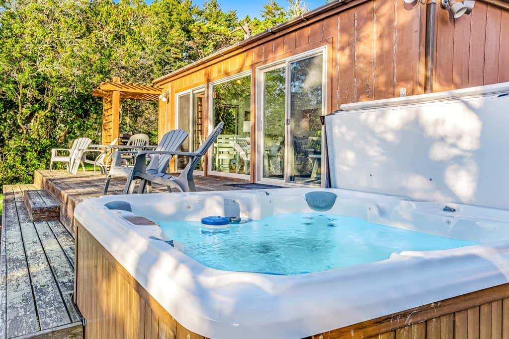 Cove House - Gualala cottage with private hot tub & ocean views near the bluffs