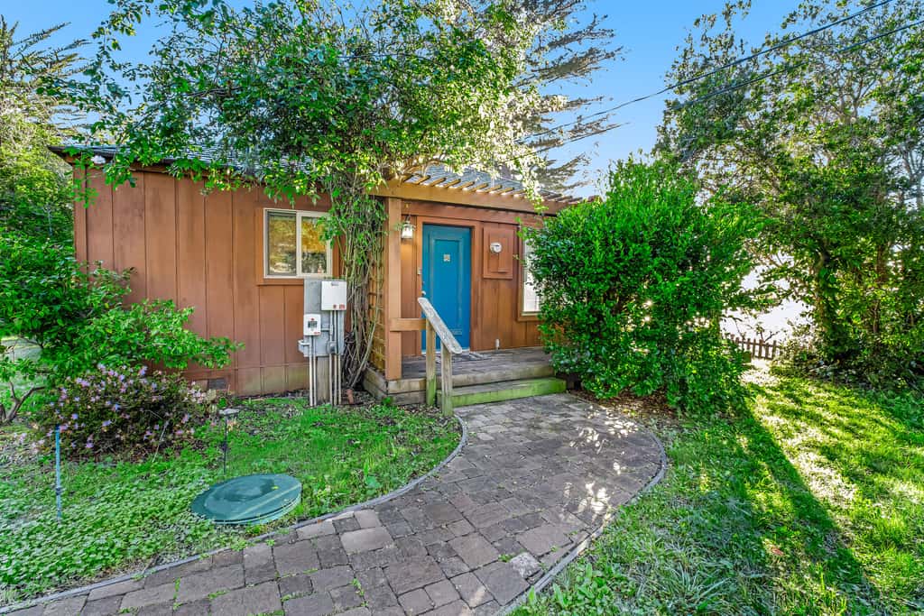 Cove House - Gualala cottage with private hot tub & ocean views near the bluffs