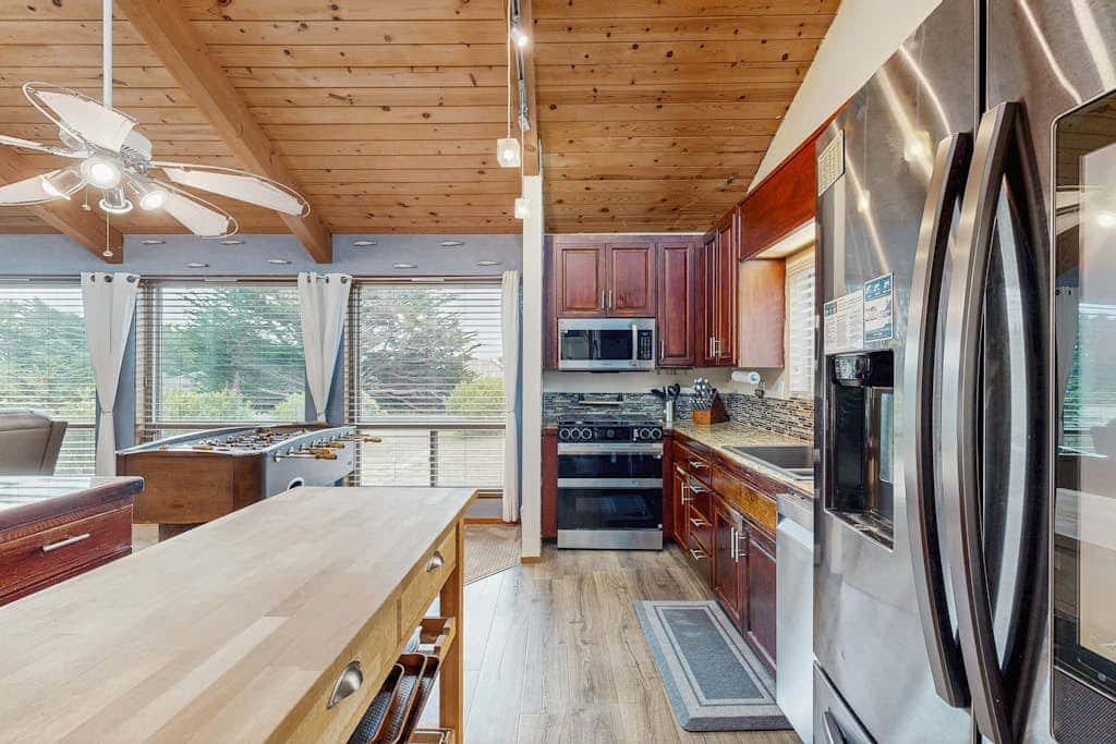 Ocean Star - Sea Ranch home with hot tub & game room, dogs welcome