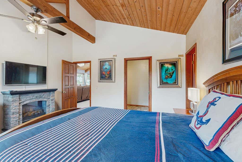 Ocean Star - Sea Ranch home with hot tub & game room, dogs welcome