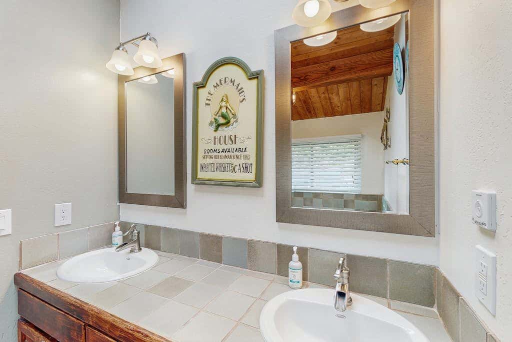 Ocean Star - Sea Ranch home with hot tub & game room, dogs welcome