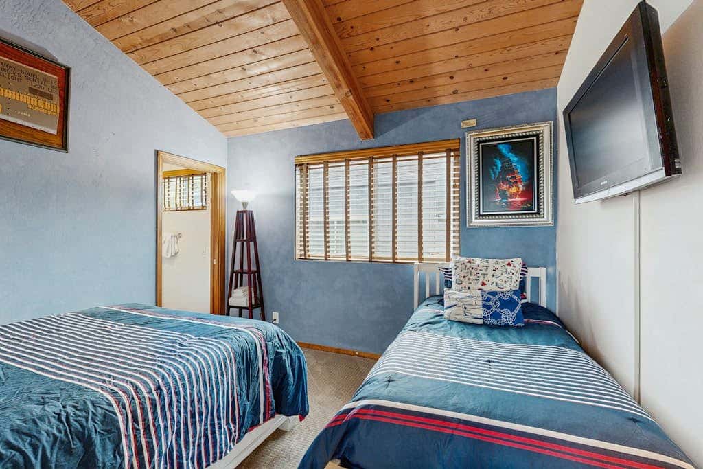 Ocean Star - Sea Ranch home with hot tub & game room, dogs welcome
