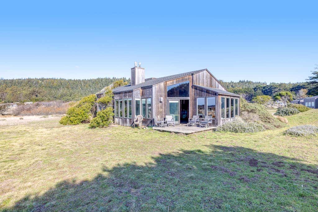 Samson Getaway - Ocean-view meadow home with hot tub near Walk On Beach, dogs welcome