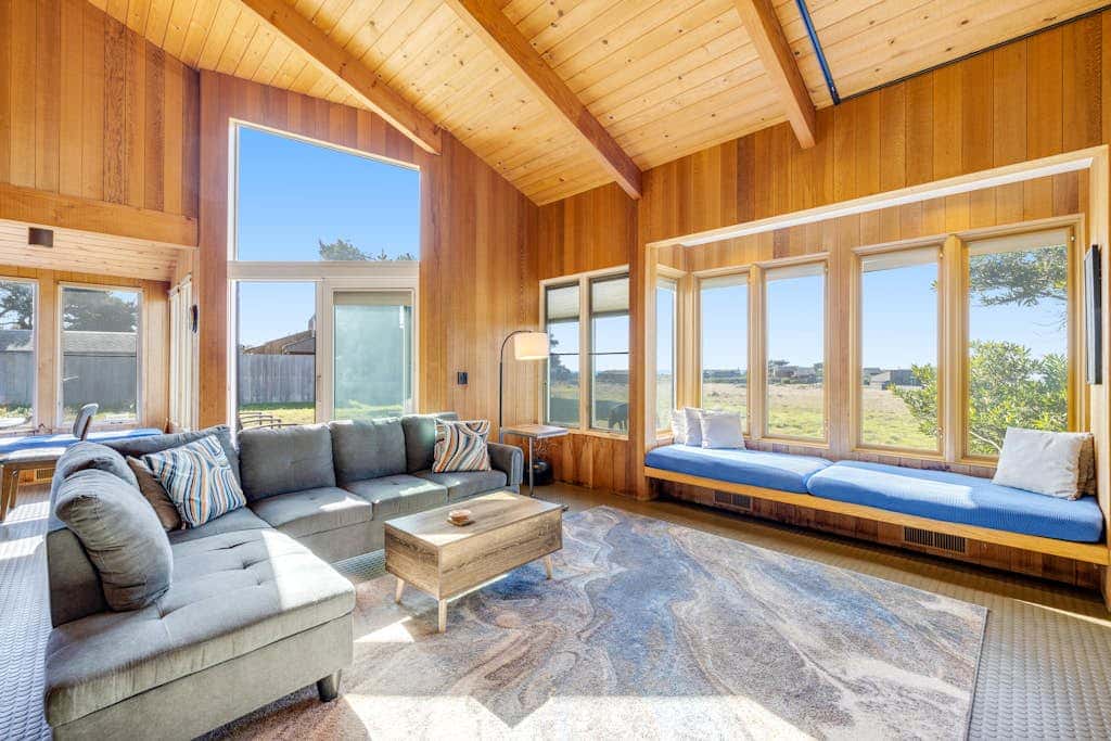 Samson Getaway - Ocean-view meadow home with hot tub near Walk On Beach, dogs welcome