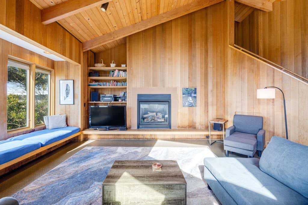 Samson Getaway - Ocean-view meadow home with hot tub near Walk On Beach, dogs welcome