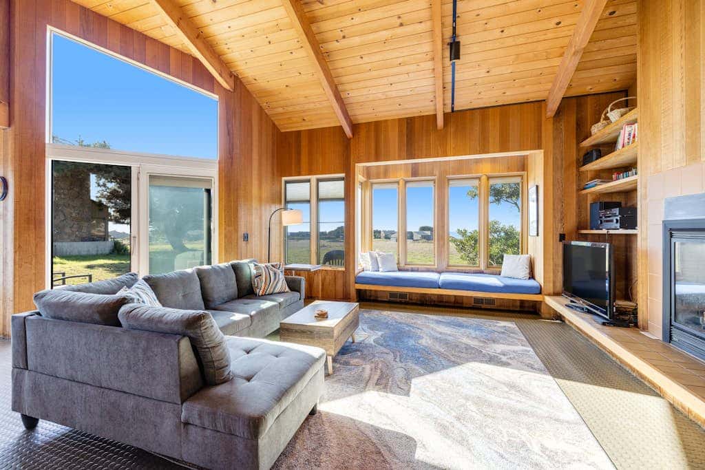 Samson Getaway - Ocean-view meadow home with hot tub near Walk On Beach, dogs welcome