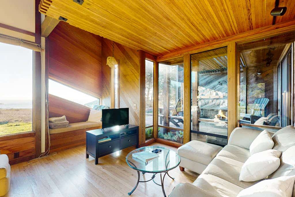 Catch the sunset over the Pacific every evening from your own private deck. Soak in the hot tub as the sun dips below the Pacific. A warm fire and ocean views anchor cozy evenings in. Room for 6 in this 3-bedroom home. Near the heated community pool. Sea Ranch's iconic trails, tidepools, and heated pools are all at your doorstep. The rugged Sonoma coastline unfolds from the deck -- raw, dramatic, and endlessly watchable.