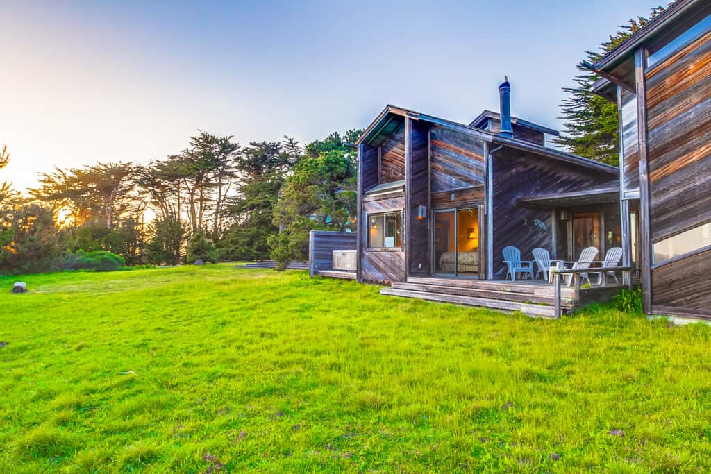 Vista Grande - Obie Bowman-designed home with private hot tub near Black Point