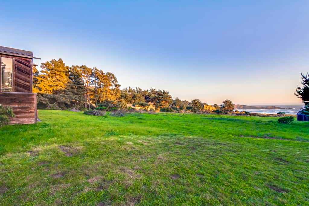 Vista Grande - Obie Bowman-designed home with private hot tub near Black Point