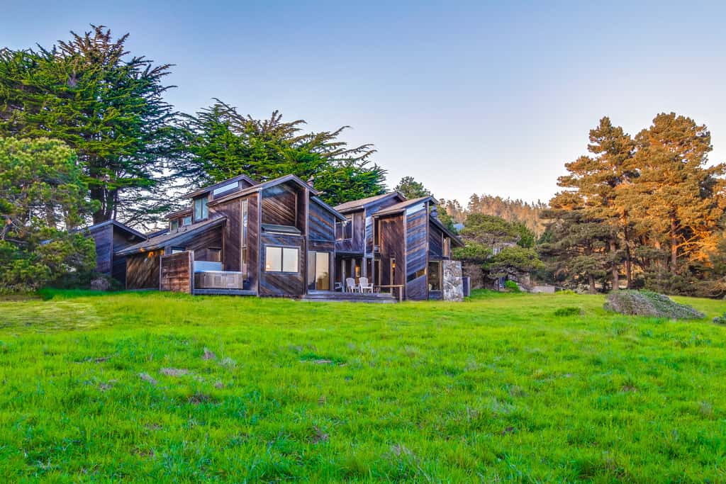 Vista Grande - Obie Bowman-designed home with private hot tub near Black Point