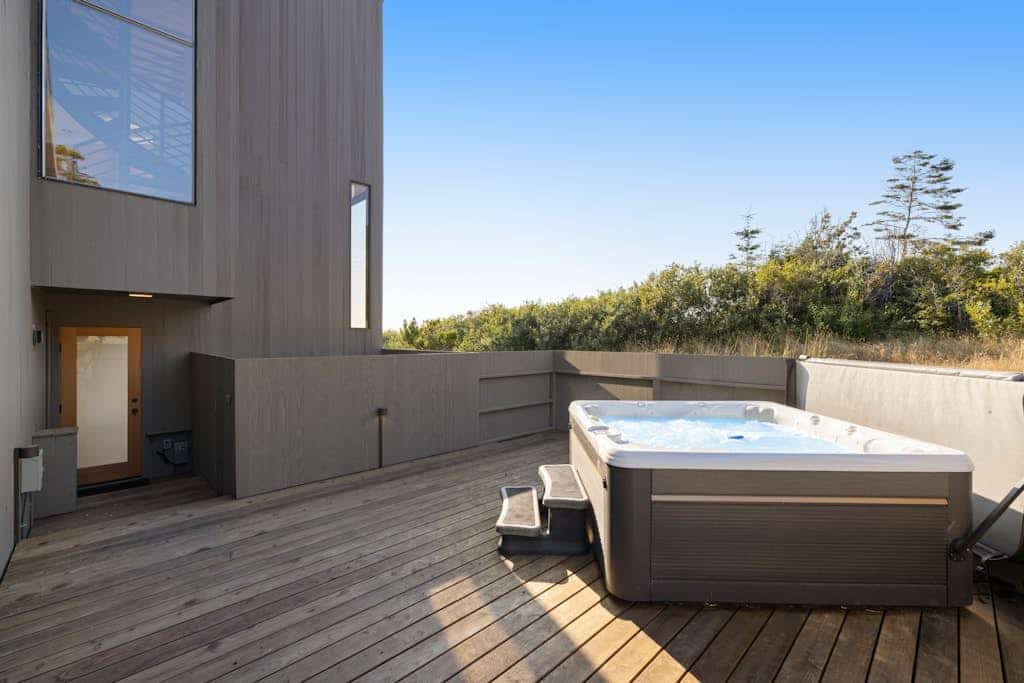 Sunsets paint the sky in oranges and pinks from this ocean-view Sea Ranch home. End the day in your private hot tub with the ocean as your soundtrack. Step outside to a deck overlooking the ocean. Room for 8 in this 3-bedroom home. A short walk from Shell Beach tidepools. Your front door opens to Sea Ranch's 50 miles of trails and the wild Sonoma Coast. On still nights the stars are overwhelming -- no city light for miles in any direction.