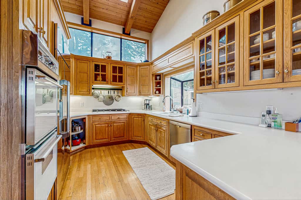 Brammer's Bluff - Oceanfront home with hot tub & garden near the bluffs, dogs welcome