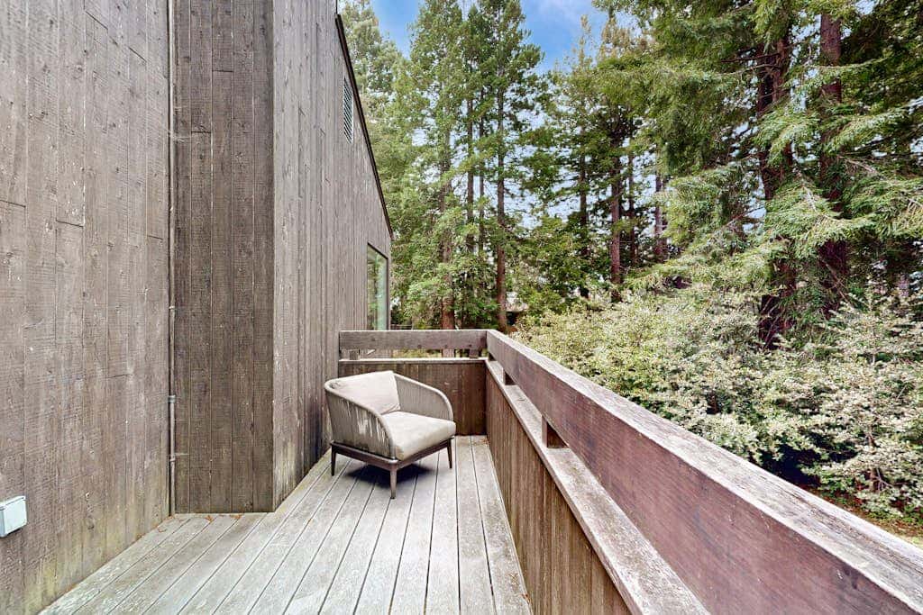 Tree House - Sea Ranch home with deck & grill near Shell Beach, dogs welcome