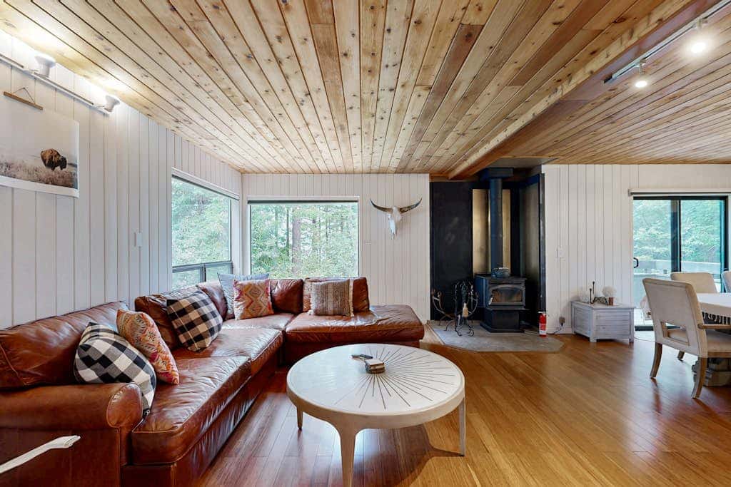 Tree House - Sea Ranch home with deck & grill near Shell Beach, dogs welcome