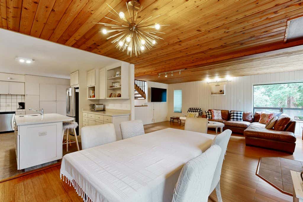 Tree House - Sea Ranch home with deck & grill near Shell Beach, dogs welcome
