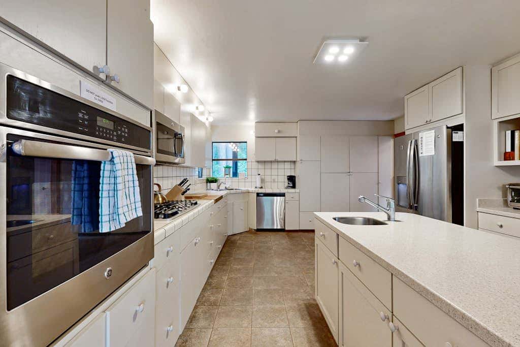 Tree House - Sea Ranch home with deck & grill near Shell Beach, dogs welcome