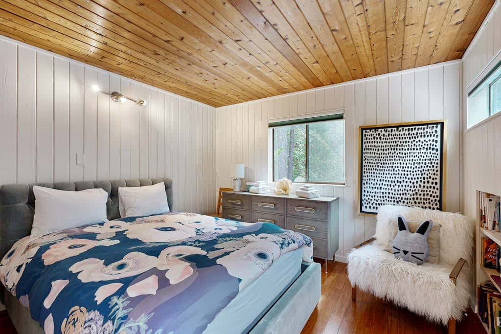 Tree House - Sea Ranch home with deck & grill near Shell Beach, dogs welcome
