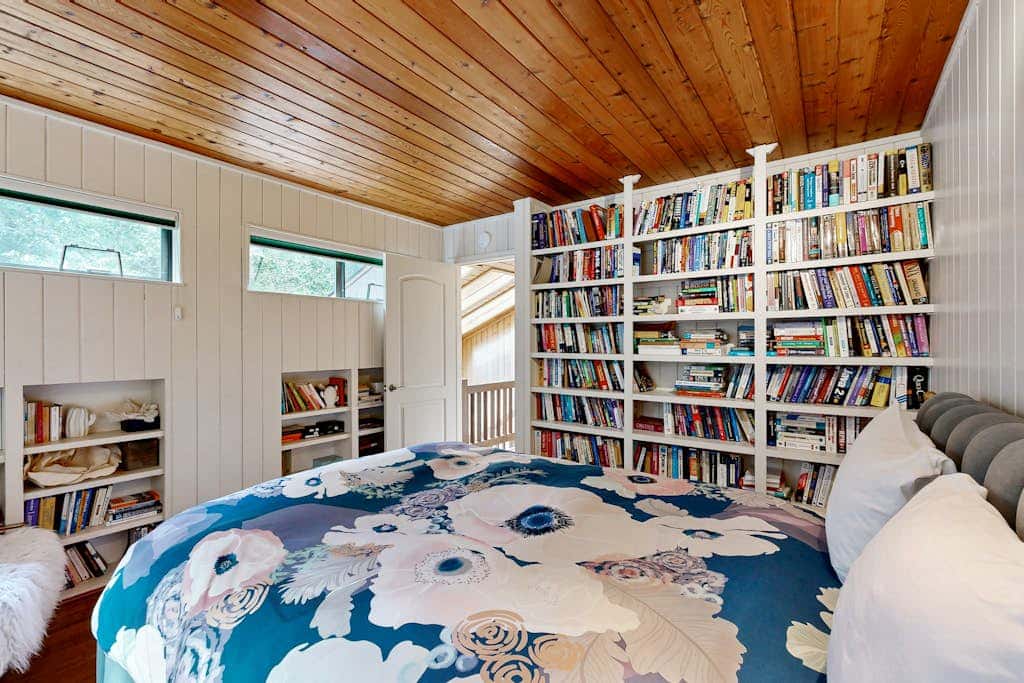 Tree House - Sea Ranch home with deck & grill near Shell Beach, dogs welcome