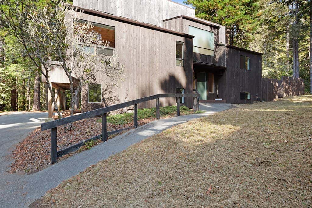 Tree House - Sea Ranch home with deck & grill near Shell Beach, dogs welcome