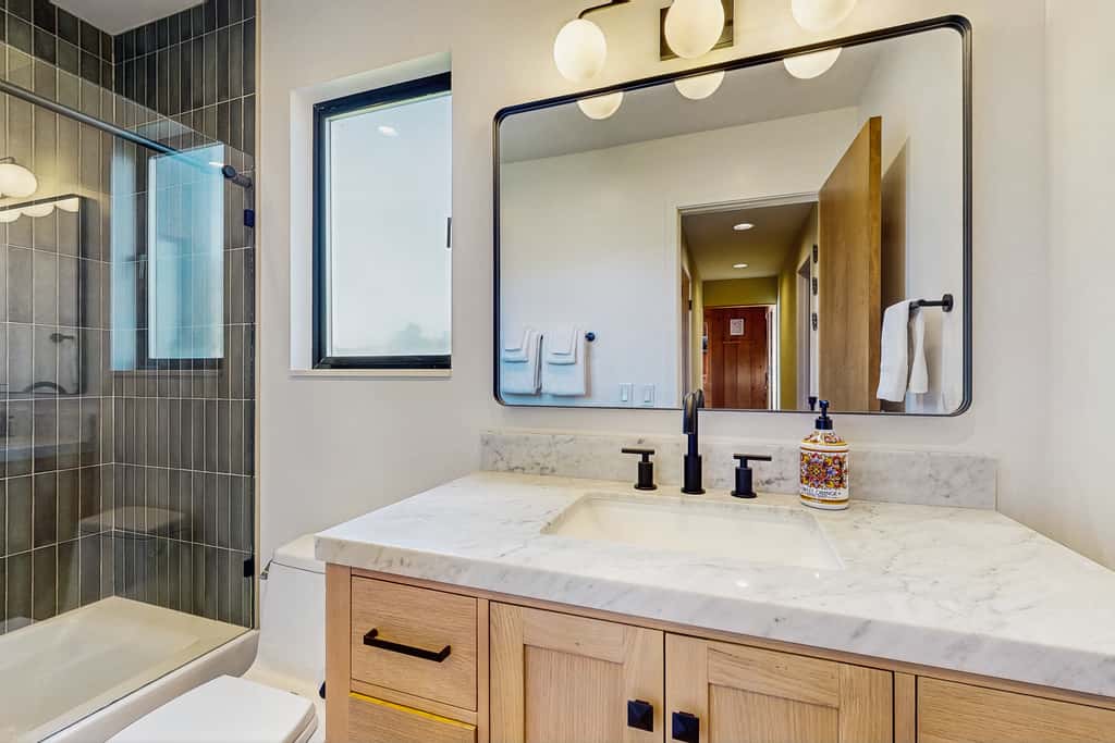 Bowsprit Retreat - Oceanfront Sea Ranch home with hot tub & deck, dogs welcome