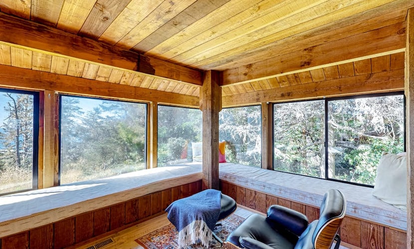 Sip your morning coffee with distant ocean views from this Sea Ranch perch. Soak in the hot tub as the sun dips below the Pacific. Curl up by the fireplace as fog rolls in off the Pacific. Room for 7 in this 3-bedroom home. Near the heated community pool. Architecture, nature, and the Pacific -- Sea Ranch has it all. Cormorants dive and otters float just offshore -- nature's channel plays 24/7 from the windows.