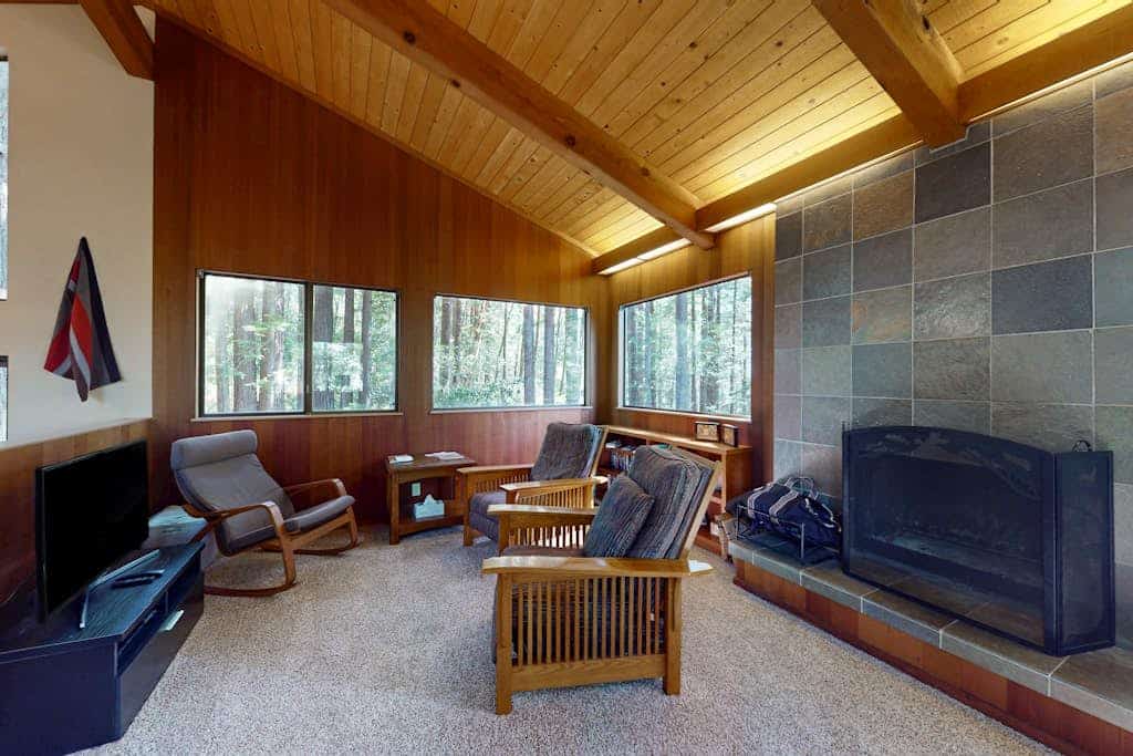 Unwind in this peaceful Sea Ranch retreat. A warm fire and forest views anchor cozy evenings in. Step outside to the deck. Room for 4 in this 2-bedroom home. Near the Sea Ranch Lodge. Leave the city behind -- the only agenda here is yours. At low tide, the rock shelves reveal a hidden world of anemones, crabs, and starfish. Morning fog and afternoon sun create a rhythm you'll settle into by day two.