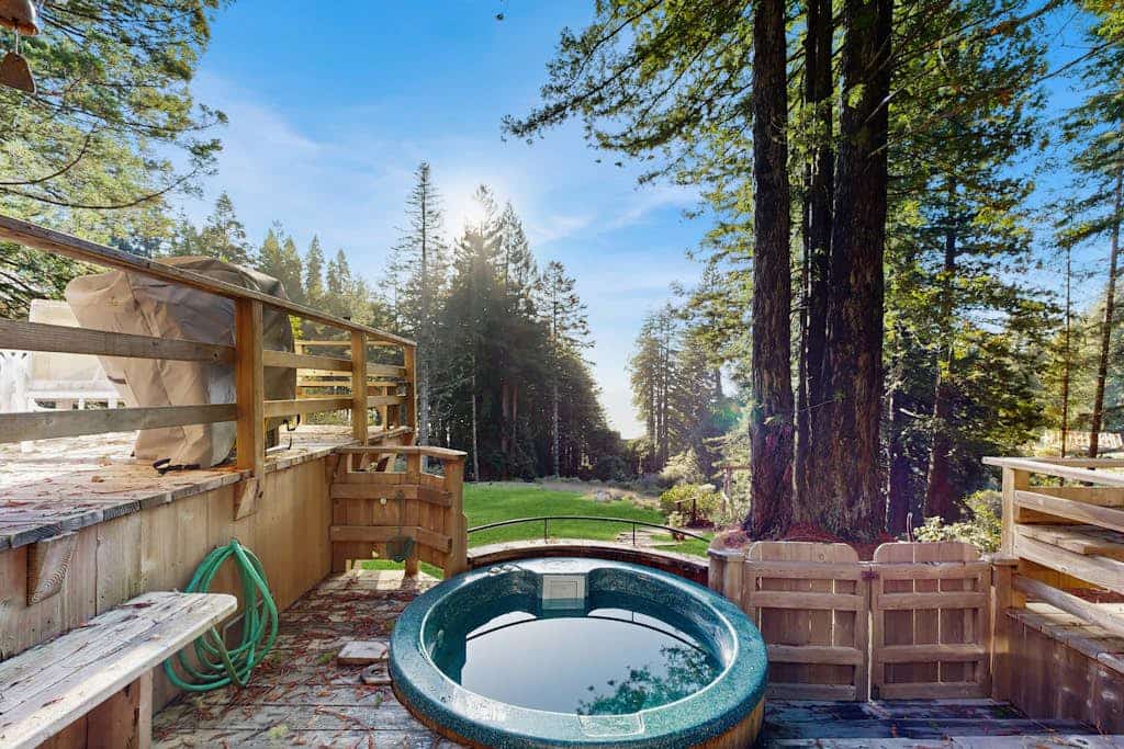 Blue water, fresh air, and the quiet rhythm of the coast greet you at this Sea Ranch home. Soak in the hot tub as the sun dips below the Pacific. Bring your pup -- dogs love the bluff trails here. Room for 8 in this 2-bedroom home. Just a 6-minute walk to Black Point trails. The Sonoma Coast's best-kept secret is waiting for you. At low tide, the rock shelves reveal a hidden world of anemones, crabs, and starfish.