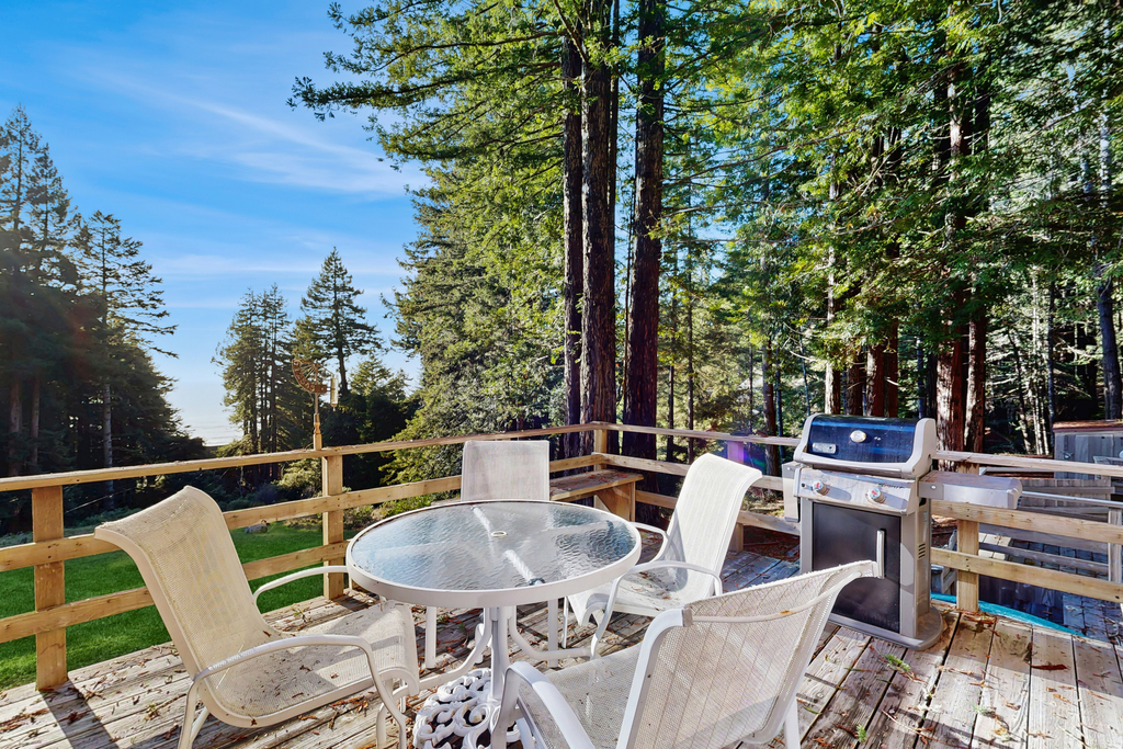 Schooner - Binker Barn retreat with private hot tub, dogs welcome