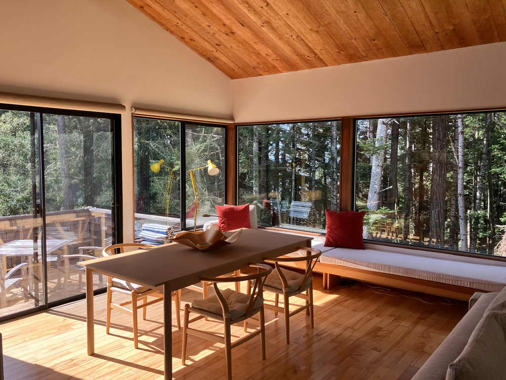 Madrone Meadow - Ocean view timber home with hot tub near beach