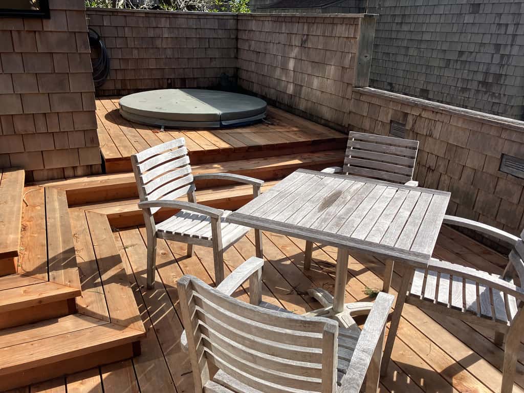 Madrone Meadow - Ocean view timber home with hot tub near beach
